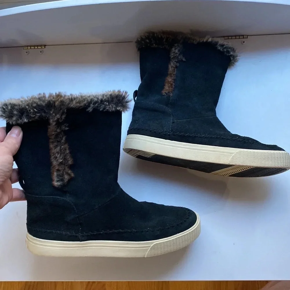 TOMS‎ Vista Boots Size 8 Black Suede Faux Fur PullOn Winter Mid Calf Comfort